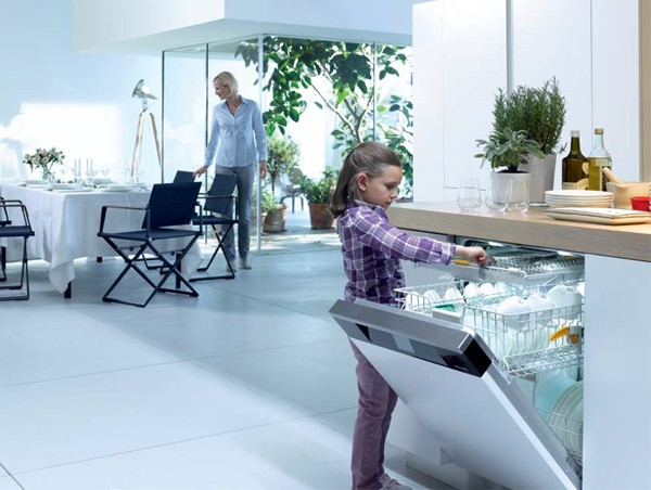 Nguyên nhân khiến máy rửa chén hôi mùi và cách xử lý