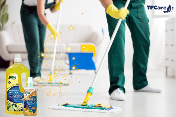 Nước lau sàn TP Care giúp bé thoải mái chơi đùa trên sàn nhà ngày Tết
