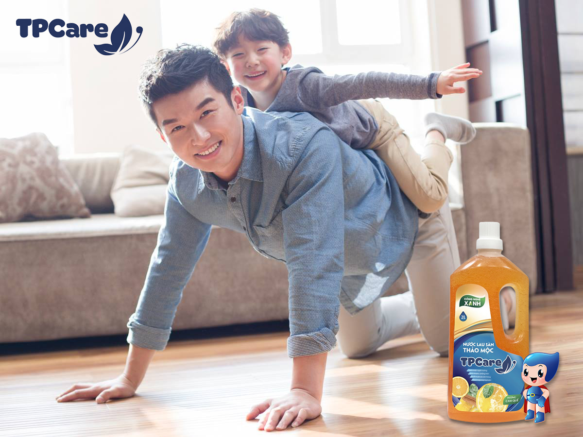 Nhà sạch mát, ngát hương hoa cùng với bộ sản phẩm nước lau sàn vệ sinh nhà cửa TPCare