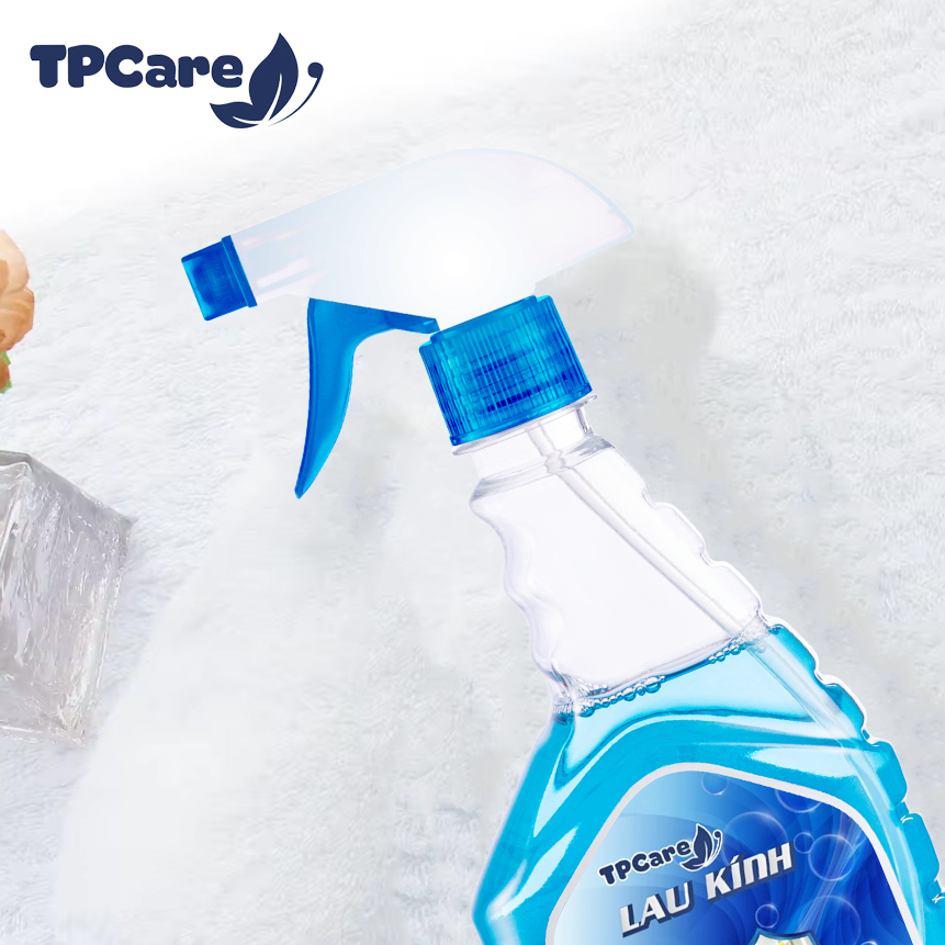 Hướng dẫn chi tiết vệ sinh kính ô tô bằng nước lau kính